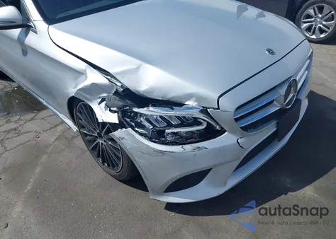 2019 Mercedes-Benz C 300 z USA, uszkodzony, nr VIN 55SWF8DB3KU319429